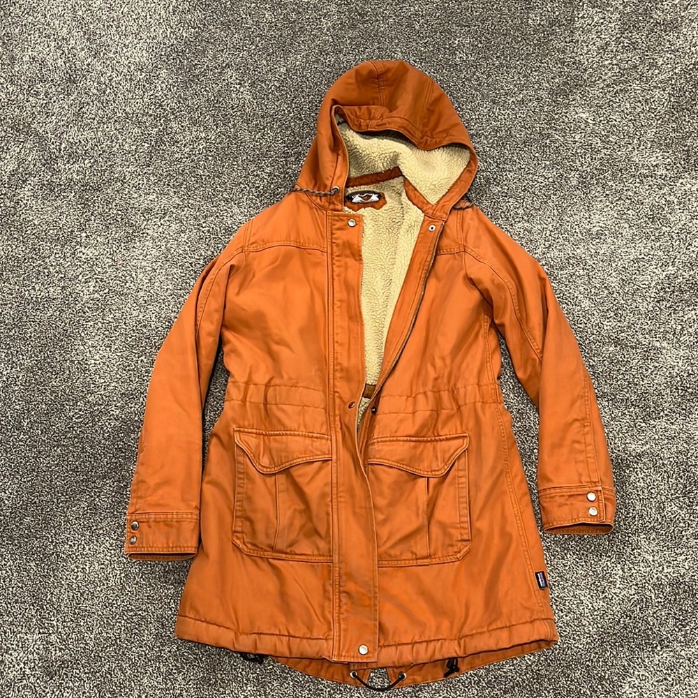 Burnt orange Women’s Medium Patagonia jacket!